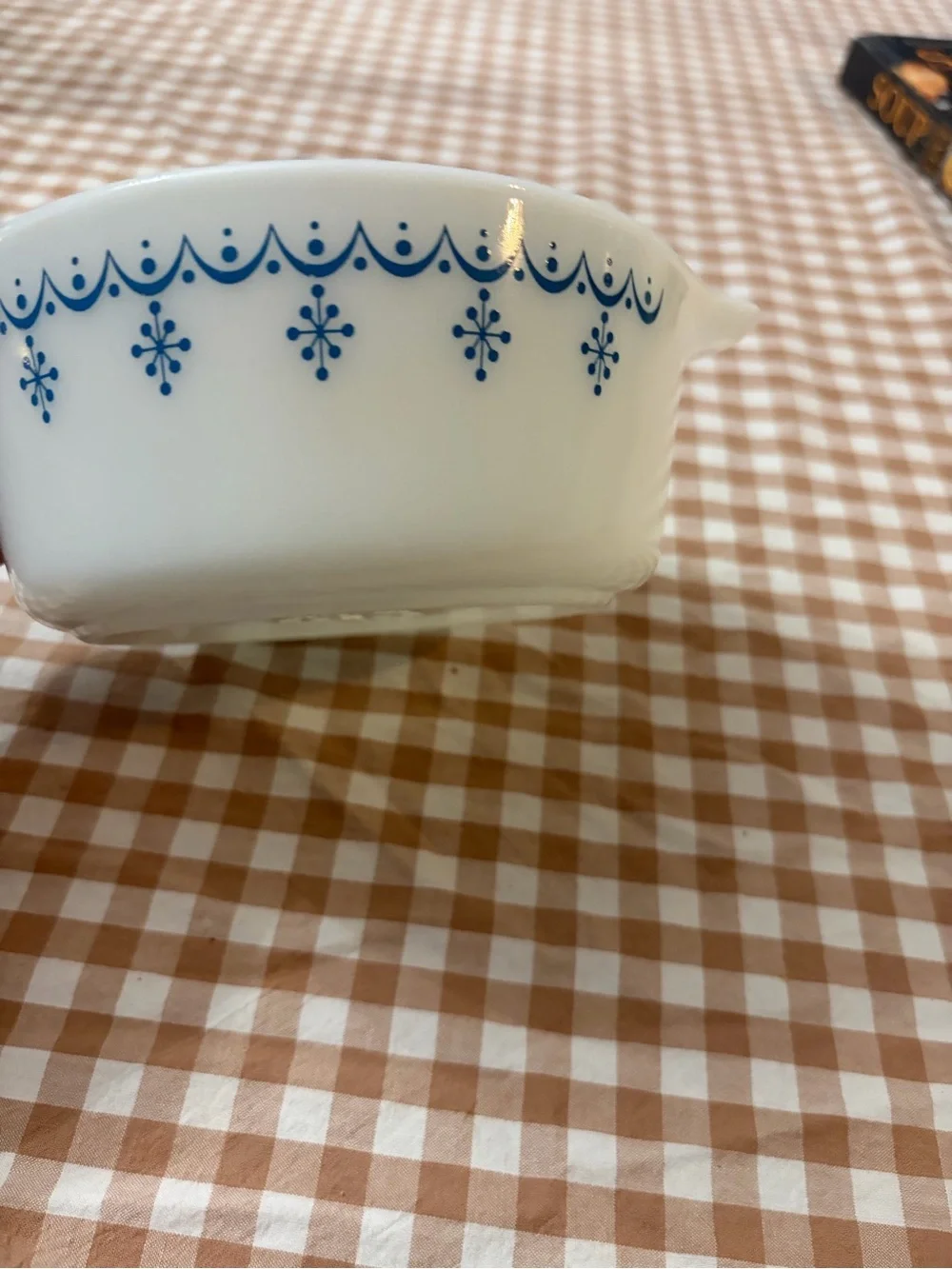 vintage Pyrex Snowflake Garland 474-B casserole dish